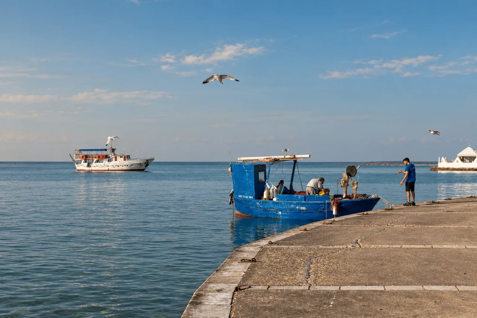 A fishing boat setting out from Porto Cesareo's quay